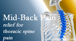 Rosenberg Wellness Center delivers gentle chiropractic treatment to relieve mid-back pain in the thoracic spine. 